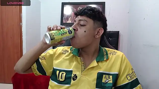 Snapshot of Wiiliam_20 chatting on 02.28.25 Wiiliam 20 online show from 02.28.25