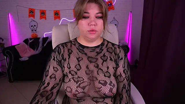 Snapshot of GabbieJay chatting on 10.30.25 GabbieJay online show from 10.30.25