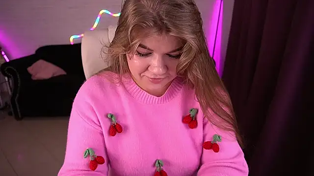 Snapshot of GabbieJay chatting on 11.18.25 GabbieJay online show from 11.18.25