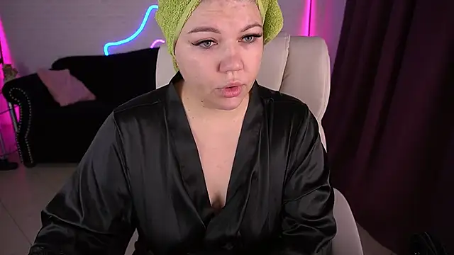 Snapshot of GabbieJay chatting on 11.24.25 GabbieJay online show from 11.24.25