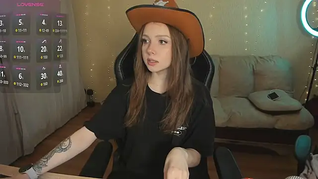 Snapshot of Kami_kam chatting on 12.16.25 Kami kam online show from 12.16.25