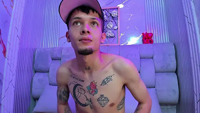 kendalltaylorr online show from 02.22.25