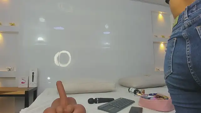 Snapshot of Dalia-Prada chatting on 01.06.26 Dalia-Prada online show from 01.06.26