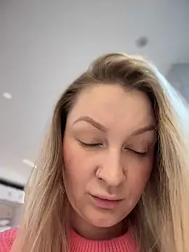 Snapshot of Teya_moon_ chatting on 12.19.24 Teya moon  online show from 12.19.24