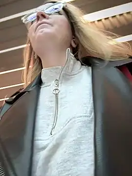 Snapshot of Teya_moon_ chatting on 12.27.24 Teya moon  online show from 12.27.24