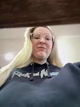 Snapshot of Teya_moon_ chatting on 01.10.25 Teya moon  online show from 01.10.25