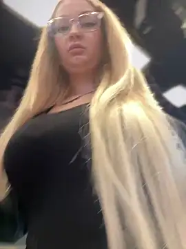 Snapshot of Teya_moon_ chatting on 01.13.25 Teya moon  online show from 01.13.25