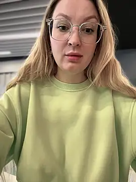 Snapshot of Teya_moon_ chatting on 01.20.25 Teya moon  online show from 01.20.25