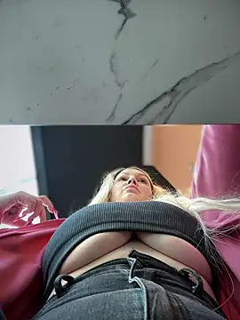 Snapshot of Teya_moon_ chatting on 01.27.25 Teya moon  online show from 01.27.25