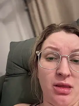 Snapshot of Teya_moon_ chatting on 02.08.25 Teya moon  online show from 02.08.25