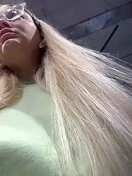 Snapshot of Teya_moon_ chatting on 02.13.25 Teya moon  online show from 02.13.25