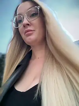 Snapshot of Teya_moon_ chatting on 02.15.25 Teya moon  online show from 02.15.25