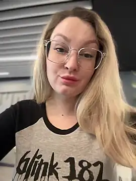 Snapshot of Teya_moon_ chatting on 02.20.25 Teya moon  online show from 02.20.25