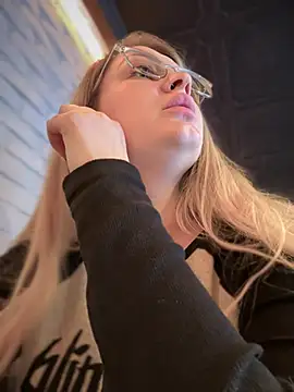 Snapshot of Teya_moon_ chatting on 03.05.25 Teya moon  online show from 03.05.25