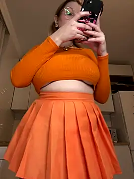 Snapshot of Teya_moon_ chatting on 10.28.25 Teya moon  online show from 10.28.25