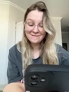 Snapshot of Teya_moon_ chatting on 11.20.25 Teya moon online show from 11.20.25