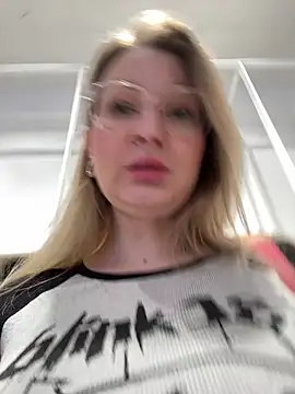 Teya moon  online show from 12.23.25