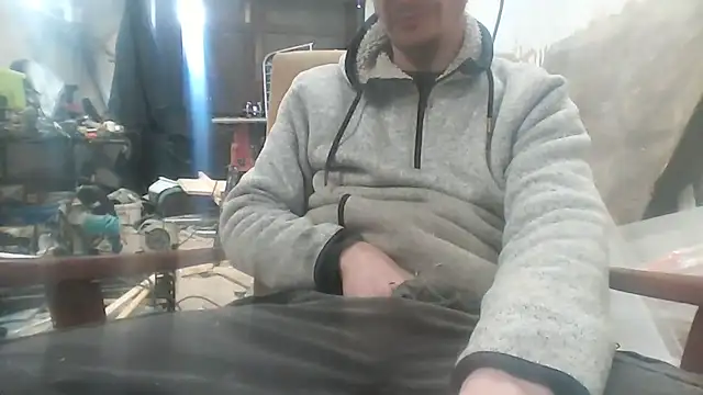 Snapshot of 6of11 chatting on 02.18.26 6of11 online show from 02.18.26