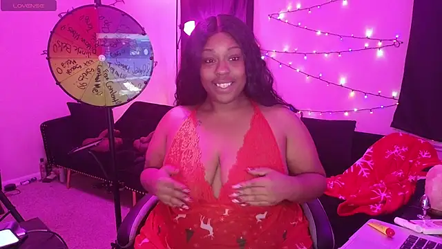 Snapshot of cheriserozequeen chatting on 12.14.24 cheriserozequeen online show from 12.14.24