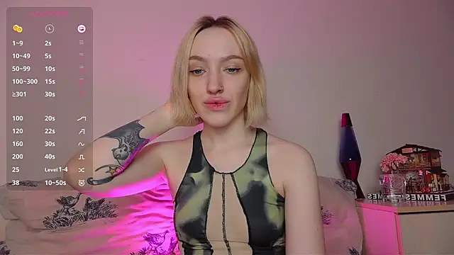 Snapshot of cheryl_mason chatting on 12.05.24 cheryl mason online show from 12.05.24