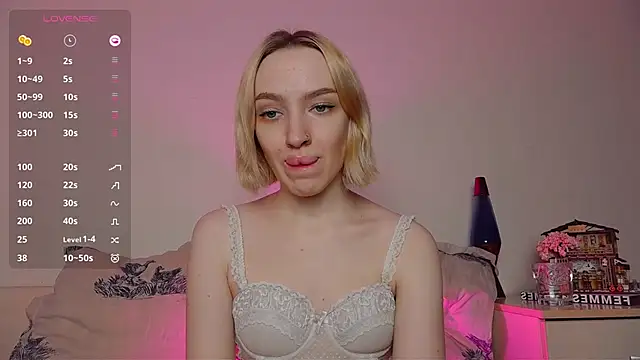 Snapshot of cheryl_mason chatting on 12.06.24 cheryl mason online show from 12.06.24