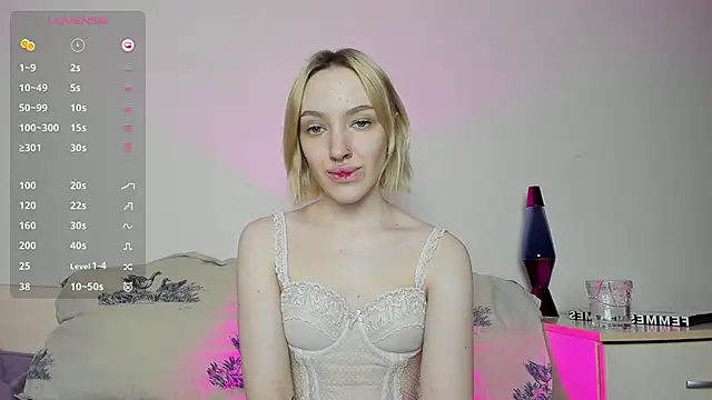 Snapshot of cheryl_mason chatting on 12.15.24 cheryl mason online show from 12.15.24