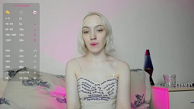 Snapshot of cheryl_mason chatting on 12.24.24 cheryl mason online show from 12.24.24