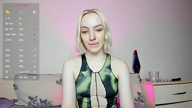 Snapshot of cheryl_mason chatting on 01.06.25 cheryl mason online show from 01.06.25