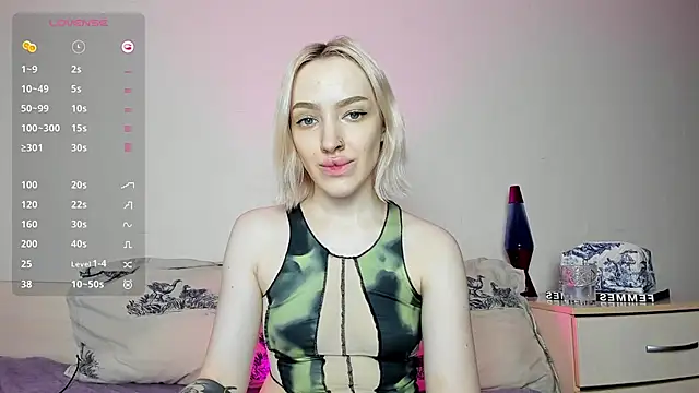 Snapshot of cheryl_mason chatting on 01.31.25 cheryl mason online show from 01.31.25