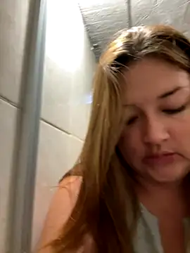 Snapshot of Sofia_Queen17 chatting on 11.13.25 Sofia Queen17 online show from 11.13.25