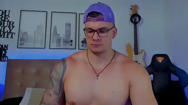 Snapshot of seancarreraa chatting on 09.17.25 seancarreraa online show from 09.17.25