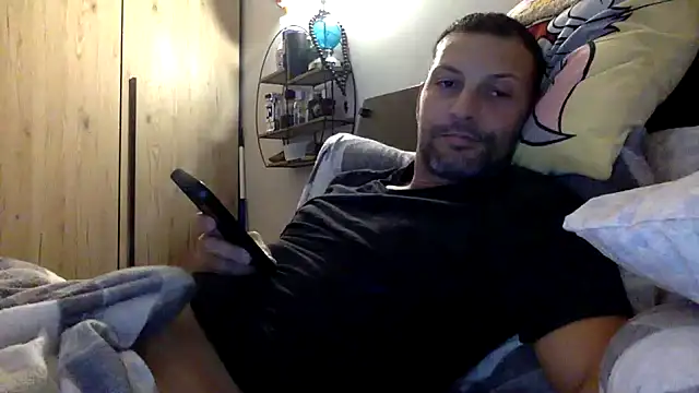 Snapshot of goroasroma90 chatting on 11.18.25 goroasroma90 online show from 11.18.25