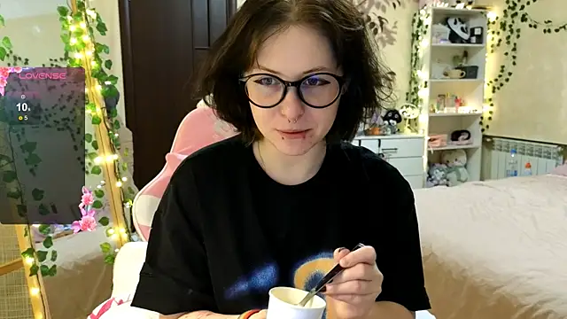 Snapshot of lily_noris chatting on 12.13.24 lily noris online show from 12.13.24