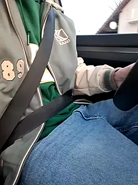 Snapshot of Zeefy chatting on 12.24.24 Zeefy online show from 12.24.24