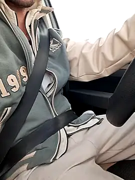 Snapshot of Zeefy chatting on 01.04.25 Zeefy online show from 01.04.25