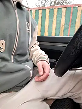 Snapshot of Zeefy chatting on 01.05.25 Zeefy online show from 01.05.25