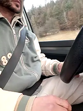 Snapshot of Zeefy chatting on 01.10.25 Zeefy online show from 01.10.25