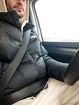 Snapshot of Zeefy chatting on 02.08.25 Zeefy online show from 02.08.25