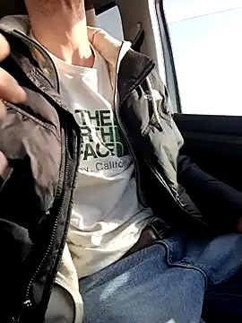 Snapshot of Zeefy chatting on 02.08.25 Zeefy online show from 02.08.25