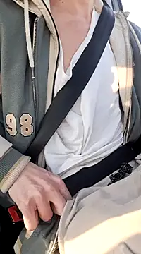 Snapshot of Zeefy chatting on 02.21.25 Zeefy online show from 02.21.25