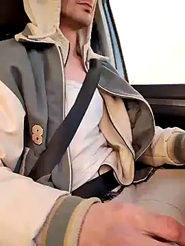 Snapshot of Zeefy chatting on 03.05.25 Zeefy online show from 03.05.25