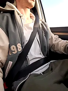 Snapshot of Zeefy chatting on 03.08.25 Zeefy online show from 03.08.25