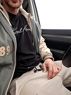 Snapshot of Zeefy chatting on 03.15.25 Zeefy online show from 03.15.25