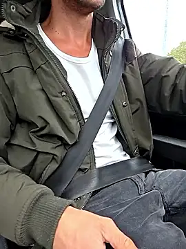 Snapshot of Zeefy chatting on 09.24.25 Zeefy online show from 09.24.25