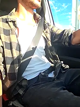 Snapshot of Zeefy chatting on 09.28.25 Zeefy online show from 09.28.25