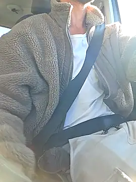 Snapshot of Zeefy chatting on 09.30.25 Zeefy online show from 09.30.25