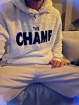 Snapshot of Zeefy chatting on 10.10.25 Zeefy online show from 10.10.25