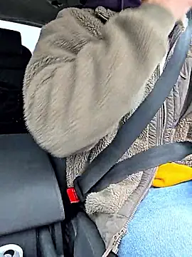 Snapshot of Zeefy chatting on 10.11.25 Zeefy online show from 10.11.25