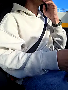 Snapshot of Zeefy chatting on 10.13.25 Zeefy online show from 10.13.25