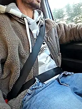 Snapshot of Zeefy chatting on 10.23.25 Zeefy online show from 10.23.25